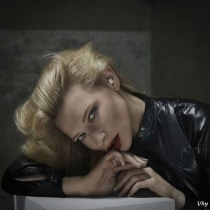 ▬ ❝Cum Ruby sta in camin si sigur nu o sa plece de acolo si daca o sa fie bine intre voi. Ma gandeam; sa te muti cu noi o perioada pana nasti si ceva timp dupa cat o sa alaptezi.❞  Ii atrage atentia chelnerul care aduce mancarea si vinul ei.=)))))
