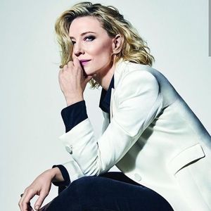 ▬ ❝Stiu ce am zis Sarah, nu e nevoie sa ma corectezi. Nu m-am referit la trecut.❞ Se uita la ea si; ii astepta reactia. =)))))))
