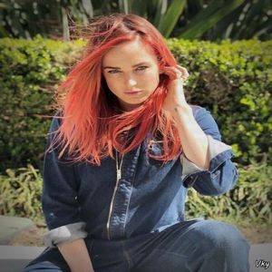 ▬ ❝Am o savarina daca te intereseaza, dar nu are frisca momentan.❞ Acum chiar il ia la misto si o; pufneste rasul. =)))))))))
