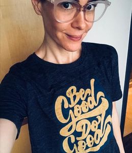 - Dar nu îi pot face asta lui Ruby. Nici să nu te atingi de mine. =))))))))) *se ridică dp scaun*