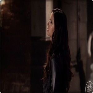 ▬ ❝Era un mod de a spune, nu vreau sa fiu mama astuia. Nu vezi in ce hal arata.❞ Se uita la ma-sa,; apoi la el si zambeste. ❝Buna si voua! Ce faceti?❞=))))
