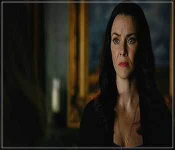 - *ii da o palma lu fane când îl aude* Rușine să-ți fie. =)))))); *îl ascultă pe damon și ii fte si Elenei o palmă* =))))))) ++ O să găsesc stai liniștită=))))) #Tatia
