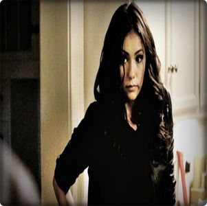 ▬ Isi ia sticla dupa ea si pleaca afara cu gandul sa gaseasca un loc linistit unde sa bea.