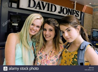 sara-paxton-emma-roberts-jojo-aquamarine-2006-bppyd8