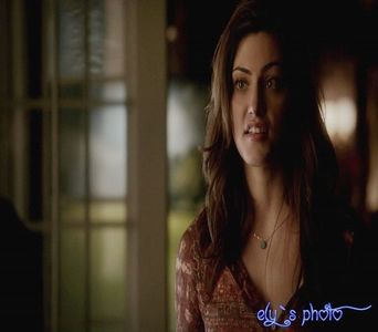 *coboara din camera ei, se tranteste pe canapea si isi pune picioarele pe masuta din fata +; canapelei* Hello, lume!
