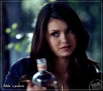 - Yew, doar nu credeai că dacă nu mă lămureai tu, te pupam, no? =)))))) *întinde; sticla spre el și râde.* #Fane. Hola hermana como estas?=)))#hayley
