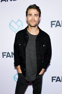 De unde ii știi tu dimensiunile, m ai cautat? Sau ești încă supărată pentru ca te am dus CL; Atunci pe cent.ura?=)))#hayley Uite cine știe. Tu mai ești fa supărată ca te am dus pe cent-ura??? #elena =)))
