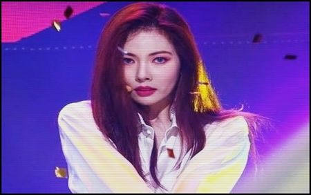 — ❝N-nu.. evident că..❞ [ascultă și după ce pleacă se uită la David] ❝Nu.. adică.. eu am.. am..; am transferat bani în contul lui și m-m.. m-am văzut cu el.. dar.. David.. e.. e fratele meu!! Și e bolnav, bine?! Prima dată am intrat în viața ta ca să te cuceresc și să-i plătesc tratamentul
