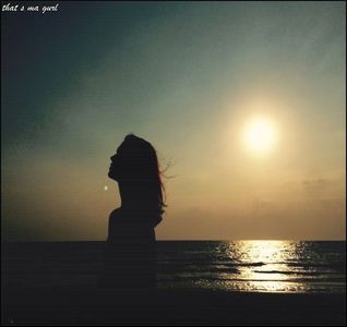 — Tresare, se întoarce spre el. ❝M-ai speriat.❞ Se uită la el. ❝Nu m-am supărat :)) Dar; oricum e cam târziu.. nu urci și tu?❞
