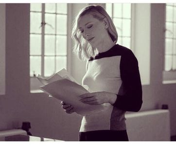 ▬ ❝Nu o sa se mai intample asta, a fost un accident groaznic. Asta au spus detectivi, nu e motiv de; ingrijorare. Si stiu ca nu poti sa dormi noaptea din cauza asta, sa nu uitam ca sunt acolo langa tine.❞ O strange in brate brusc.=)))))
