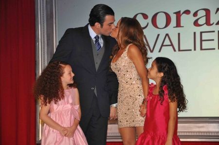 Angela y Juan Marcos y sus hijas