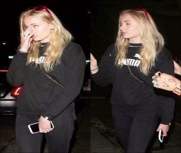 ⤑ʀคყօʄ ˢᵘᶰˢʰᶤᶰᵉ☀️┊scumpa ta..da da..aparenr scumpa ta e cu vreo 20 de cm mai mica(; asa peste noapte(anna) lasa bul;;lshiturile cu evie,ok?# se rasteste cum o vede pe masa lui evie;
