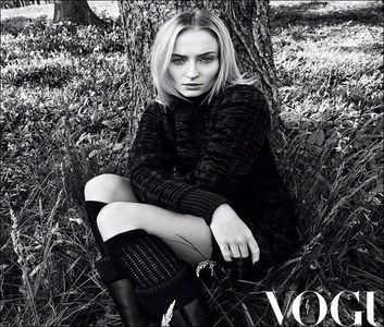 ⤑ʀคყօʄ ˢᵘᶰˢʰᶤᶰᵉ☀️┊am peste 18 ani..doamna# arunca doamna pe un ton nu tocmai frumos si(; se abtine din a comenta mai mult de dragul lui evie desi efectiv ii fierbea sangele in vene,se uita in ce directie se uita si ea;oh f,uck
