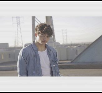 ༄nɇᶥfɇłɨƀȺŧȺ♡ ─ Se întoarce spre ea privind-o atentă. ❞Am mașina parcată pe aici. Dacă; dorești te duc eu acasă sau poți dormi la mine.❞ Zâmbește strâmb, ignorând drama din jurul lui :)))
