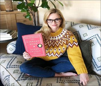 e ok scumpule,inteleg..aveti si voi nevoie de intimotatea voastra,dar din pacate(; nu pot..nu ii pot lasa pe tatal si fratele tau-zayde.richard# se uita la el si ofteaza; uite nu te enerva..charlotte este majora..si nu vine cu tine# ofteaza,dar hotarata;-rick
