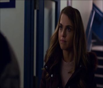 ⤑ʀคყօʄ ˢᵘᶰˢʰᶤᶰᵉ☀️┊# incepe sa tremure in ultimu hal mai ales(; ca se simtea aiurea ce impresie face in fata mamicilor lui chris acum=)));connor..da-mi drumul te rog..connor..i am not your girlfriend..i love chris# tremura in ultimu hal;
