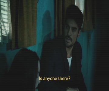 — Îl ascultă pe Elias tăcut și își dă seama că acesta vorbea sincer, impunându-se pentru; fiică-sa. ❞Am înțeles! Vă iubiți!❞ Se predă, ridicând mâinile în joacă. Se uită strâmb la Oliver, neștiind ce să zică, da vede privirile fetelor și oftează. ❞Fie! Dar dacă le văd suferind vă omor!❞
