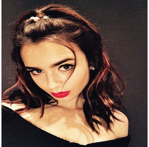 ̷♡̷ ⍮αιηяσʇιƖαɔ⑇eyes٦̷ „Mi-ar fi mai mare rușine de mine, nu de voi.” Râde scurt și zâmbește; atunci când îi zâmbește și ea și înghite-n sec atunci când Con se apropie mai mult de Anna.
