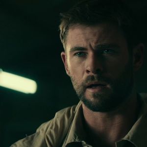 ▬ ❝Coonor inceteaza, nu ai nici cea mai mica idee cine a fost femeia de langa tine si nici; nu o sa ai vreodata habar.❞ Se uita lung la el si da sa sara la el, dar nu mai apuca ca io ia Zayde inainte si o trage pe Anna de langa ei doi.
