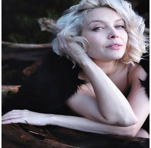 ̷♡̷ ⍮αιηяσʇιƖαɔ⑇eyes٦̷ „Evelyn, unde crezi că te duci?” Strigă după ea și în momentul în care; o vede pe Sarah iar ele două se sărută și se întoarce cu privirea spre Lyanna și-și amintește că a zis că e și iubita ei parcă devine puțin mai palidă =))))))))))
