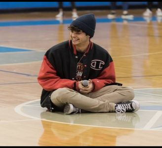 ༄nɇᶥfɇłɨƀȺŧȺ♡ ─ Tresare speriat și o privește pe Jo cea îmbrăcată. ❞Ce... Erai dezbrăcată; mai devreme. Încep să am vedenii?❞ Se ciupește și freacă locul cu pricina. ❞Deci nu visez. Îmi era frică să nu apară un Oliver sau Elias dezbrăcat.❞ =)))))))))))
