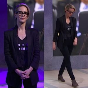 ▬ ❝A venit repede ca mai tinut tu ocupata da nu vad cand coboara.❞ Surade; si intra in lift apoi apasa pe buton. ❝Am voie un pahar de vin cat fac baie?❞
