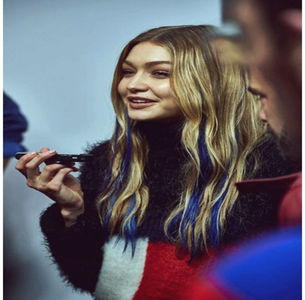 ̷♡̷ ⍮αιηяσʇιƖαɔ⑇eyes٦̷ „S-a făcut.” Intră înăuntru și lasă bagajele într-un colț ca mai apoi să stea; puțin pe loc încercând să-și amintească pe unde sunt toate lucrurile căci nu mai fusese aici de câțiva ani și se îndreaptă spre bucătărie sperând că o nimerește. =))
