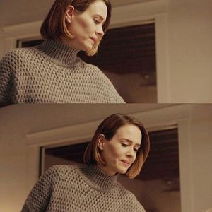 ▬ ❝Daca nu sa gandit cineva din fetele care au avut grija de apartament sa puna vinul la rece, sigur; gasesti gheata mai jos.❞ Lasa bagajele si merge direct la baie parca hipnotizata.
