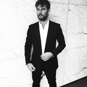 ▬ ❝Si eu cand ti-am zis sa te despachetez pe tine, nu ai vrut.❞ Se uita la; ea si zambeste.
