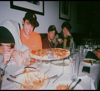 ༄nɇᶥfɇłɨƀȺŧȺ♡ ─ Se uită după ea, întinzând o mână spre Jo a lui care tocmai plecase. ❞Jo; întoarce-te!!!❞ Când vede că nu vine nimeni, coboară și pleacă târându-se spre ea. Se sprijină de tocul ușii bucătăriei privind-o. :)))
