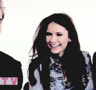 — Ii inconjoara imediat gatul cu bratele ei, zambind usor in coltul gurii "Pai, ma asteptam ca; mama sa fi umplut frigiderul pana sa ma intorc." :)))
