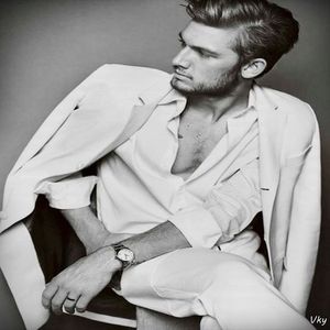 ▬ ❝Sunt bine.❞ Se uita la ea si zambeste, apoi o pupa pe cap.