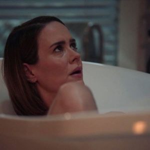 ▬ ❝Multam!❞ O spune inainte sa iasa si se lasa relaxata in cada; cu ochii inchisi.
