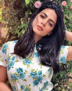 Emeraude Toubia (22)