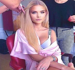 — Adoptă o expresie dezamăgită pe parcursul în care Zayn continuă să-i întoarcă vorbele,; refuzând astfel să o includă în ajutorul său seara respectivă, însă expresia nu şi-o menţine pentru mult timp, căci acesta ajunge să se răzgândească, cel mai probabil în momentul în care
