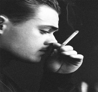 — De filme şi de scenarii care putuseră avea loc între el şi o anume fată.