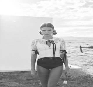 — Trage sufletul şi de a respira uşurată, fiind momentul prielnic pentru a contempla, respectiv; a reflecta asupra situaţiei în care se afla şi asupra informaţiei ce îi fusese adusă la cunoştinţă. Ambele palme şi le trece pe suprafaţa feţei, fără a ţine cont de machiajul care cel mai
