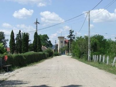 aleea PRINCIPALA -; este chiar in spatele primariei BORSA MARAMURES
