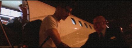 analiza locul curent. Constant rapid că vocea ei îmbina o alta provenită din partea televizorului; pornit, poziţionat pe cel mai apropiat perete faţă de mine, completată apoi de micul tur, de aproape 180 de grade ce se încheie prin privirea care-mi cade asupra blondei odată cu sfârşitul
