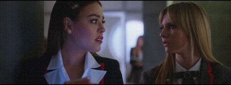 ❛Ce faci?❜ O chestionez eu apoi, chiar curioasă.