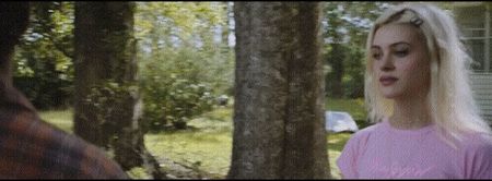 finală duce spre înălțarea umerilor în mod lent, neștiind cu exactitate ce i-aș fi putut; răspunde. Rău nu mă simțeam sub nicio formă, asta e deja categoric, însă parcă doar puțin călcată pe coadă, ca și cum ceea ce îmi propusesem nu ieșise deloc conform planurilor.
