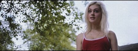 Aleg ca pentru acele momente să îndepărtez actualul subiect și acum să-mi exprim într-un; final vocal frustrarea, date fiind mesajele de până acum dintre mine și Carla. ❛E chiar foarte enervant ce face tata, Carla. Se comportă cu mine de parcă încă aș mai fi un copil. Iar chestia asta
