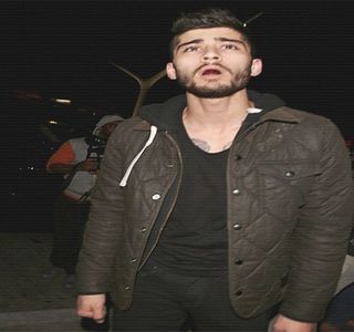 — Căreia îi place să frecventeze două locuri în aceeaşi zi, dar ne reducem la tipologia mea; momentan.” Ironic în final, strâmbă din nas, observându-se dinadins latura arogantă pe care o elibera prin fiecare cuvânt şi mişcare. “În fine, întorcându-ne la adevărata comoară, pentru
