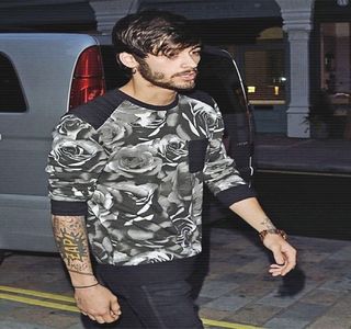 — Final să producă pe buzele lui un iminent rânjet, clipă în care un sărut este plasat peste; zona respectivei, cu intenția, bineînțeles, de a o tachina. Alte clipe numărate se scurg astfel, producând aceleași mișcări ale limbii deasupra intimității șatenei, exemplificate prin pătrunderi sau
