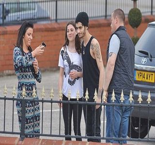 — Acțiune, abdomenul i se încordează doar din cauza sentimentelor ce îl încercau, unele deloc; noi, însă dorite a fi simțite de o perioadă bună de timp, încă de când sentimentele față de Josephine prinsese un adevărat contur, trecând peste bariera prieteniei. Deținând complet starea definitorie
