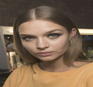 — Când în cele din urmă punctul este pus pe “i”, momentul în care Zayn recurge la; realizarea contactului dintre zonele lor intime, e totodată cel în care hormonii îi acaparează instant întregul corp, buzele între-deschizându-i-se cu scopul eliberării aerului cald. Una dintre palme
