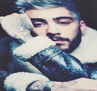 — La scurt timp după ce Josephine recurge la acea acțiune, sustrăgându-i palma de peste; unul dintre sânii ei, privirea îi este aruncată automat asupra acesteia, urmărindu-i fiecare mișcare, pe când buzele îi rămân încă între-deschise pentru a putea face posibilă eliberarea respectivelor 
