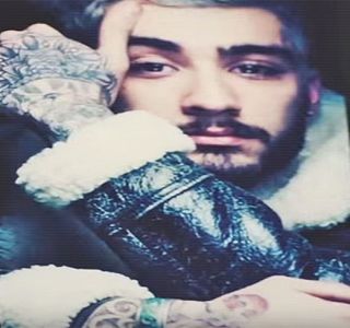 — Oprește deasupra feselor, pe care, după imediatul contact vizual dintre privirile lor, începe; să i le strângă prin apăsarea degetelor peste. Un alt rânjet, tipic de altfel, îi brăzdează iarăși chipul, pe care printr-o mișcare rapidă și-l apropie de corpul ei. Profitând de faptul că Josephine
