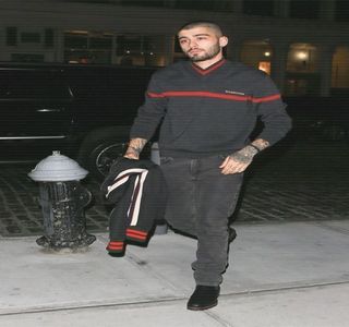 — Tipic și mândru, dovedindu-i-se pe chip o mândrie pe care nu o mai deținuse de mult timp.; “E gata?” Reprezintă singura sa adresare, parcurs în care se deplasează spre zona bufetului mobilei, undeva în apropierea ei, căci îi distanțau doar un metru și jumătate din cauza faptului că Josephin
