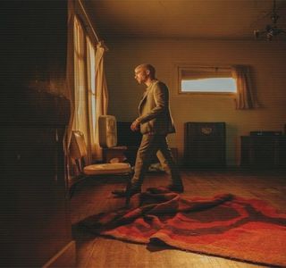 — Plin pe a ei, maxilarul dobândind o încordare prin care își exprimă astfel sentimentului ce îl; năvălise anterior. Nu putea aproba faptul că o frică îl cuprinsese în totalitate, ci mai mult o nesiguranță, căci întreaga situație, în mintea lui, prinsese o întorsătură de mai bine de 180 de grade. 
